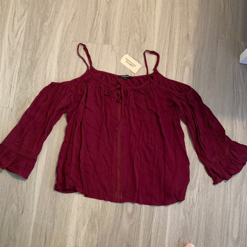 Maroon tank top with open shoulders